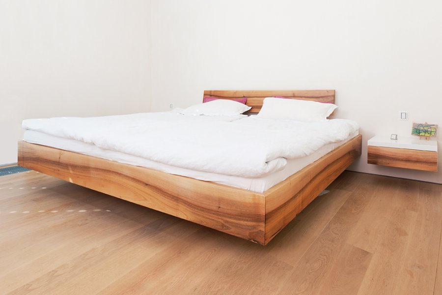 Bett Modell Frieda aus Nussbaumholz
