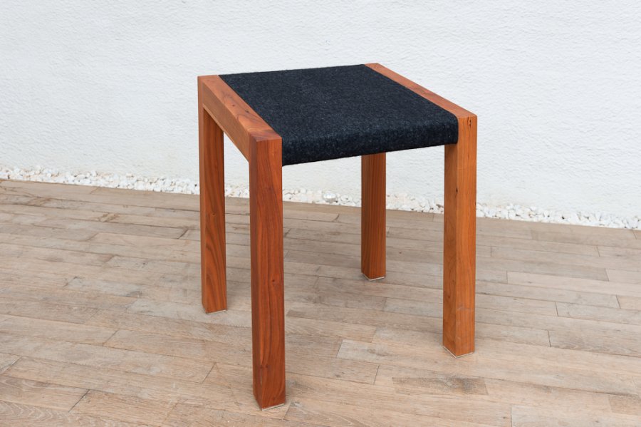 Hocker Cyriak aus amerik. Kirschbaum massiv