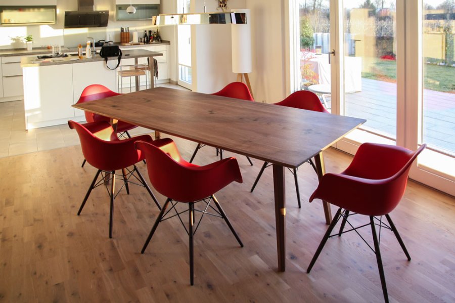 Tisch Landhausstiel aus amerik. Nussbaum
