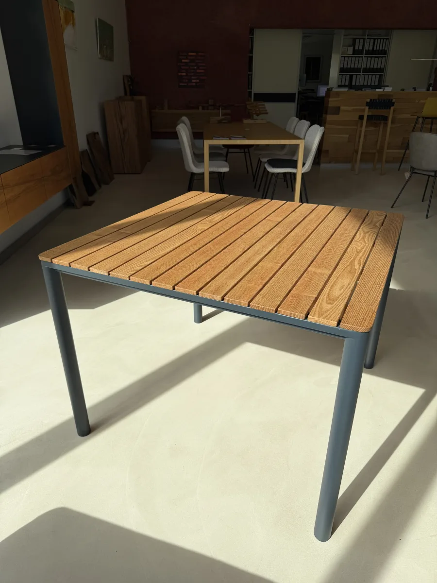 Outdoor Tisch / Jonny B.