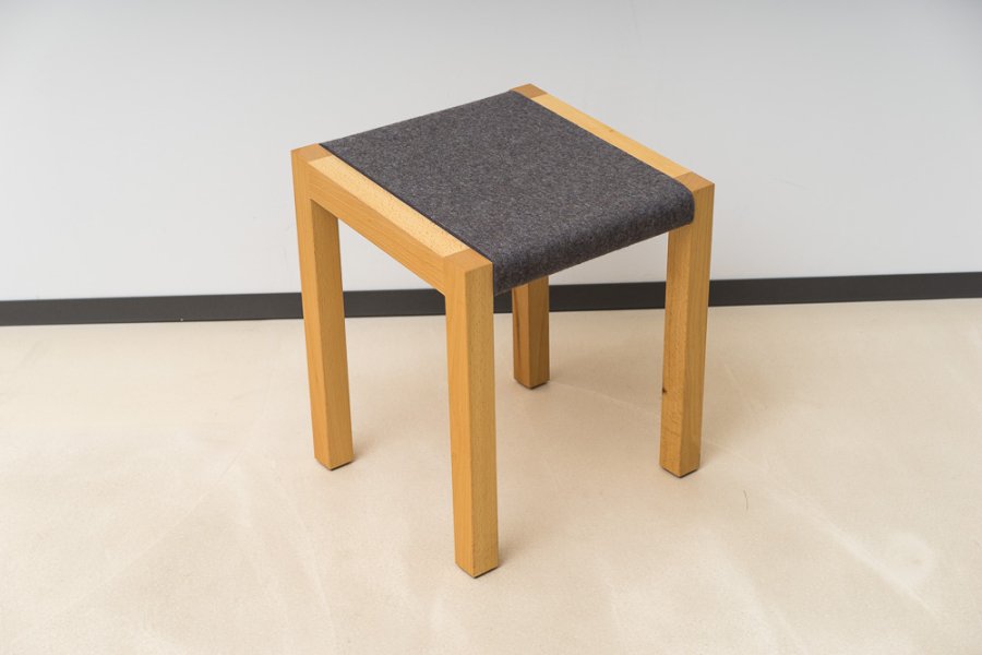 Ergonomischer Hocker von Jonny B