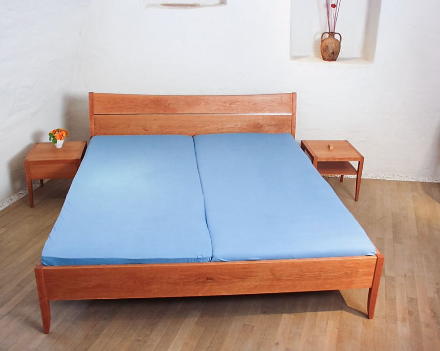 Bett Modell Laura aus amerikanischem Kirschbaum massiv