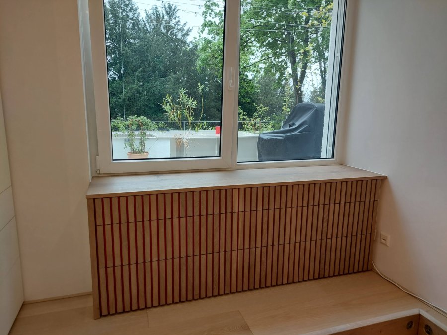 Sideboard unterm Fenster Eiche Lamellen