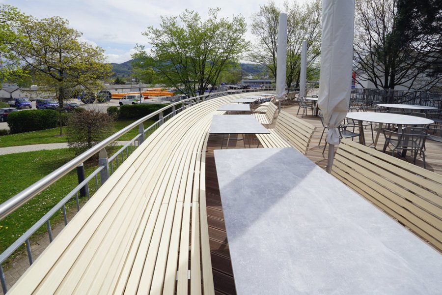 21m Gartenbank aus Accoya gebogen mit Edelstahlgestellen